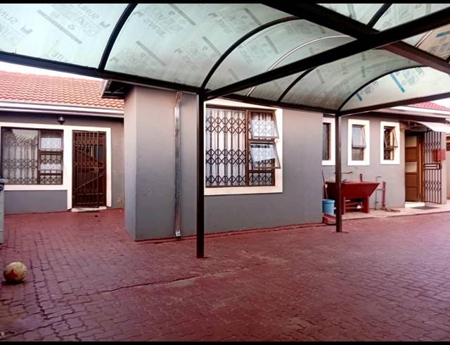 3 BEDROOM HOUSE FOR SALE IN VOSLOORUS